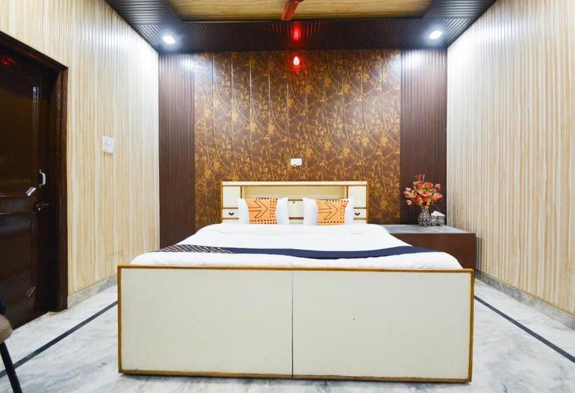 فندق Spot On 64839 S S Guest House