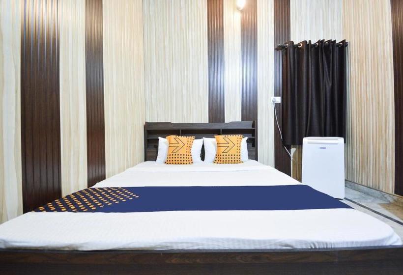فندق Spot On 64839 S S Guest House
