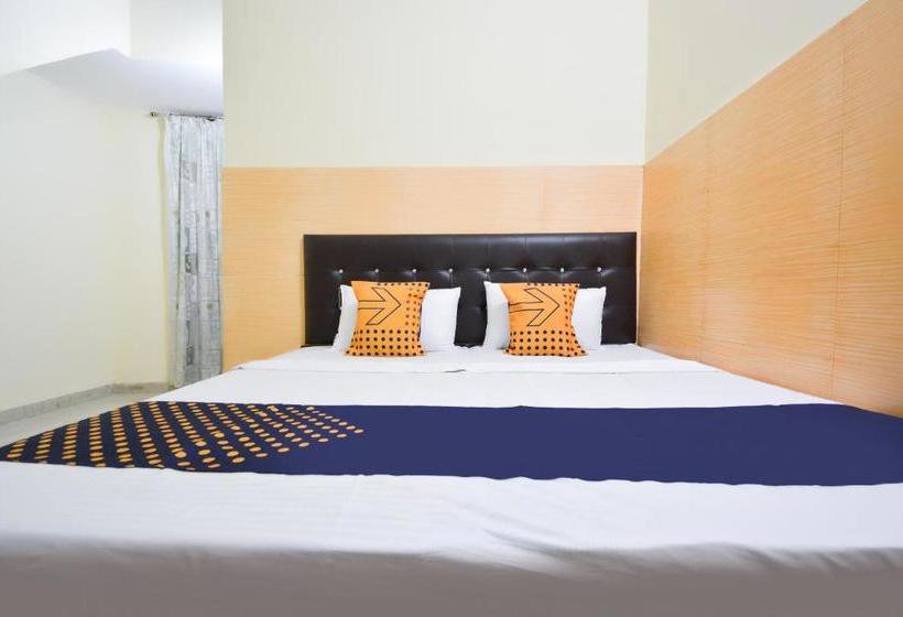 فندق Spot On 64839 S S Guest House