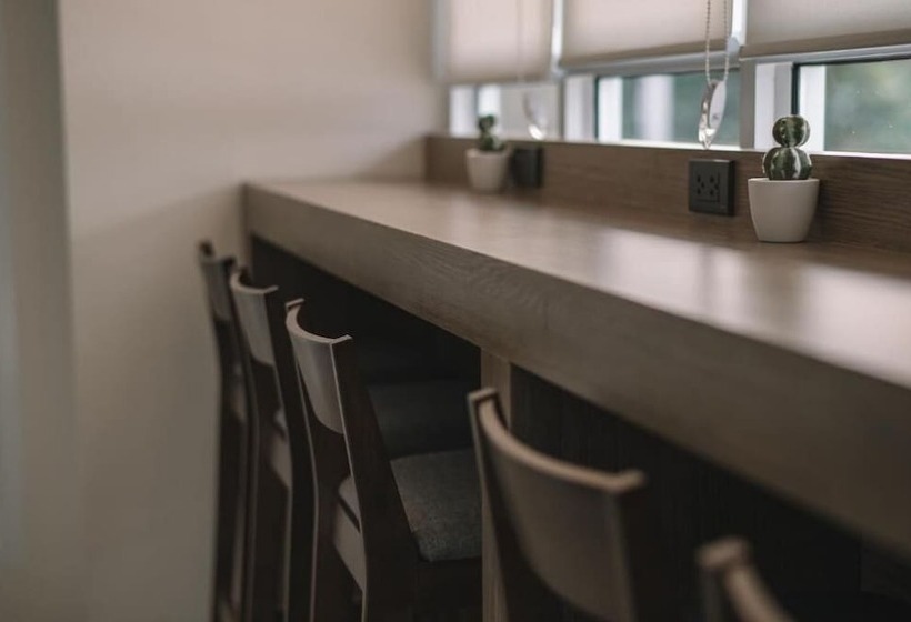 Отель The Vienna Place