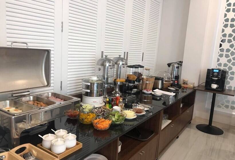 Отель The Vienna Place