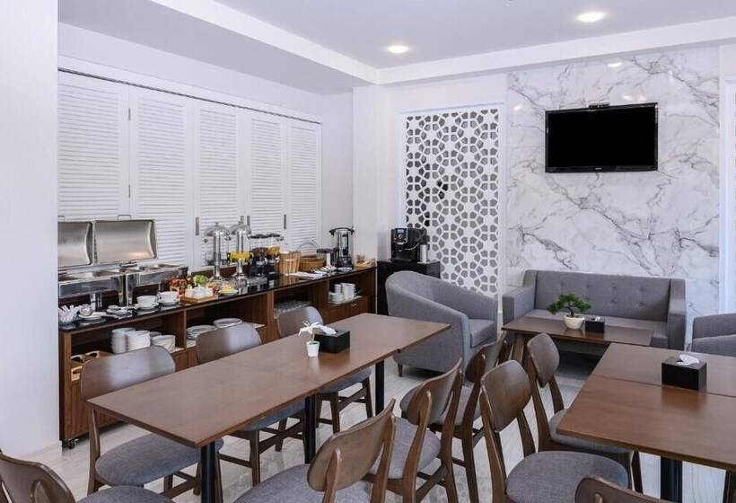 Отель The Vienna Place