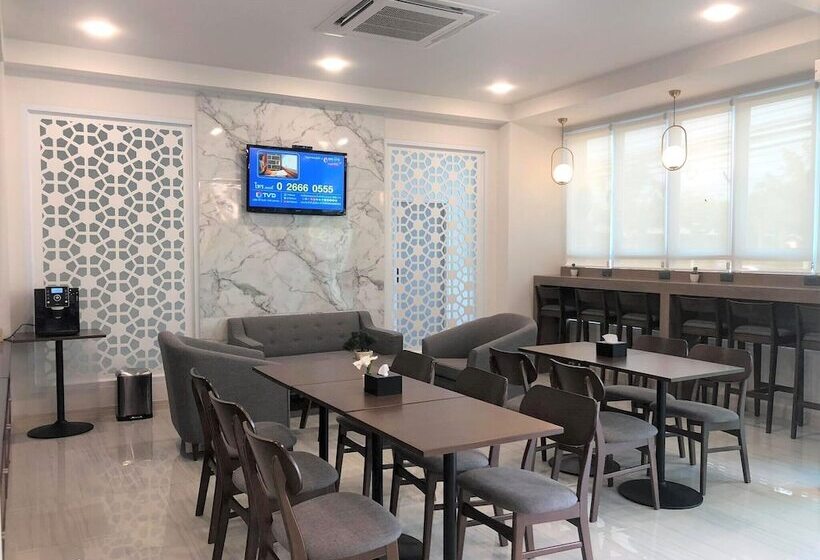 Отель The Vienna Place