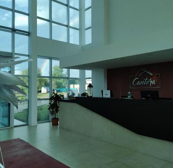 ホテル Cantera Respira Campo