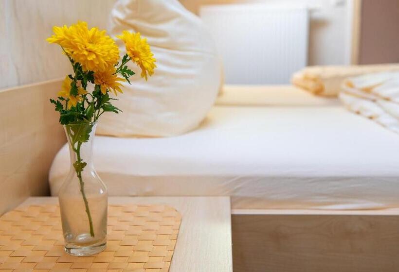 ホテル Christliche Gästehäuser Weinstraße