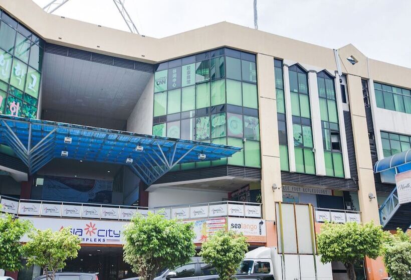 בית מלון כפרי Spot On 89726 Capsule Inn