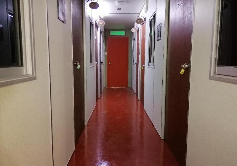 酒店 Spot On 89788 Musafir Transit