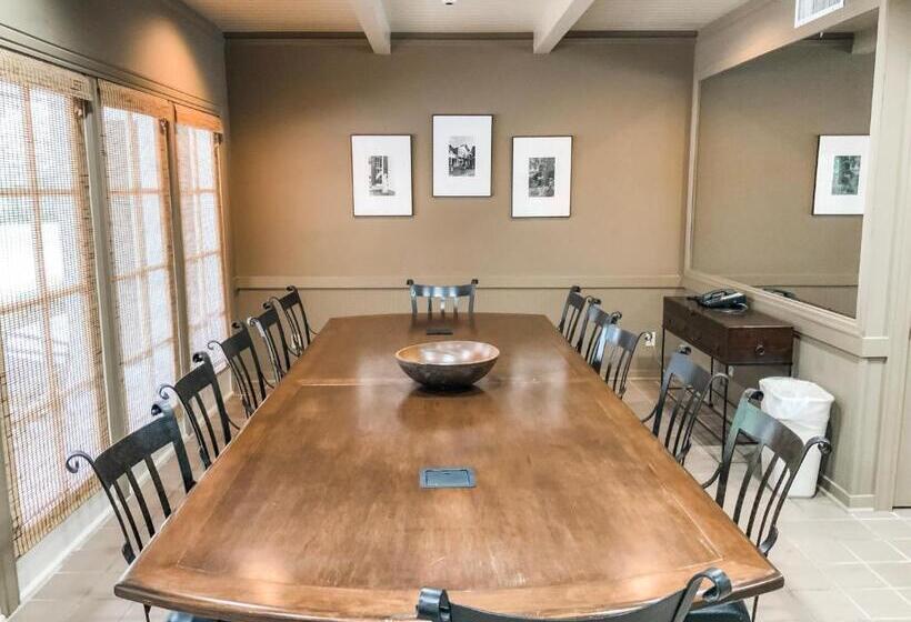 فندق The Lodge At The Bluffs