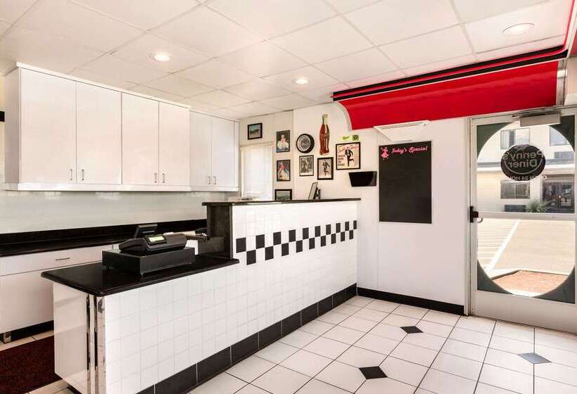 فندق Travelodge By Wyndham Santa Teresa