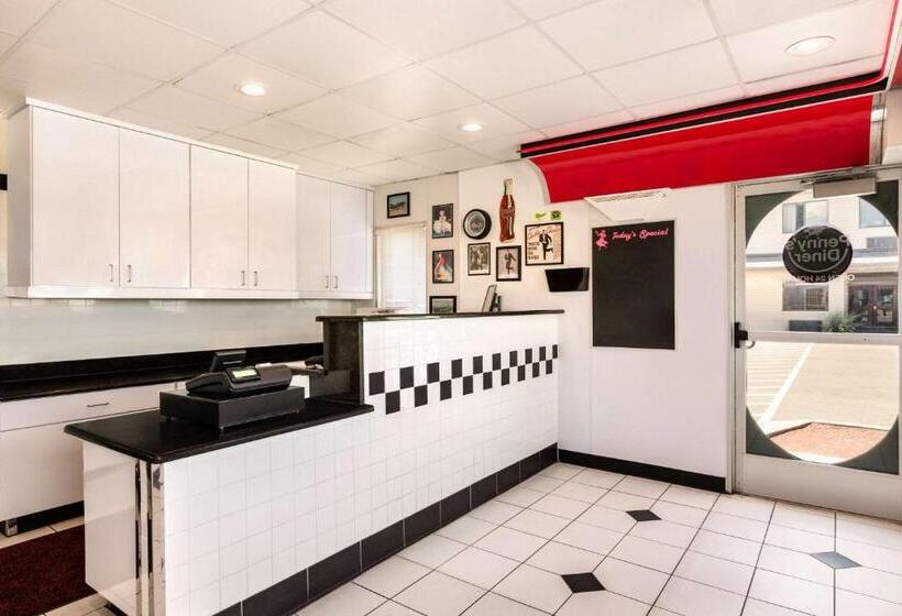 فندق Travelodge By Wyndham Santa Teresa