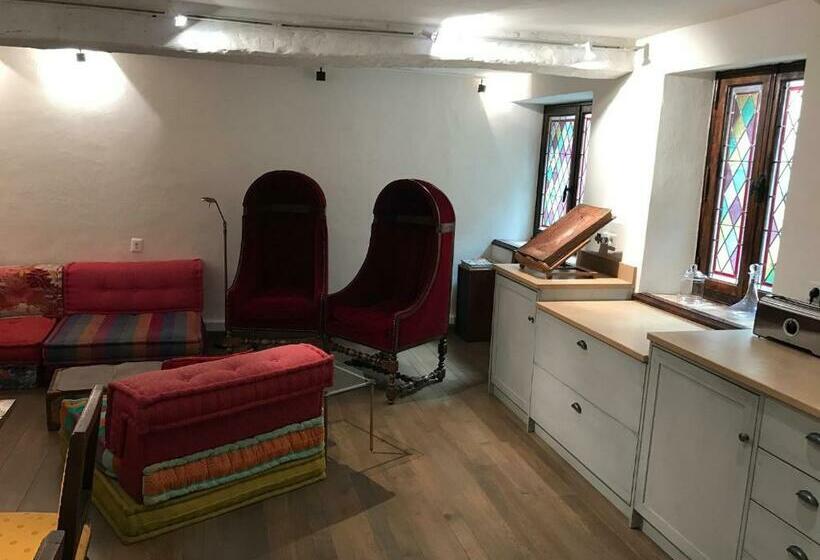 بنسيون Le Relais D Auribeau