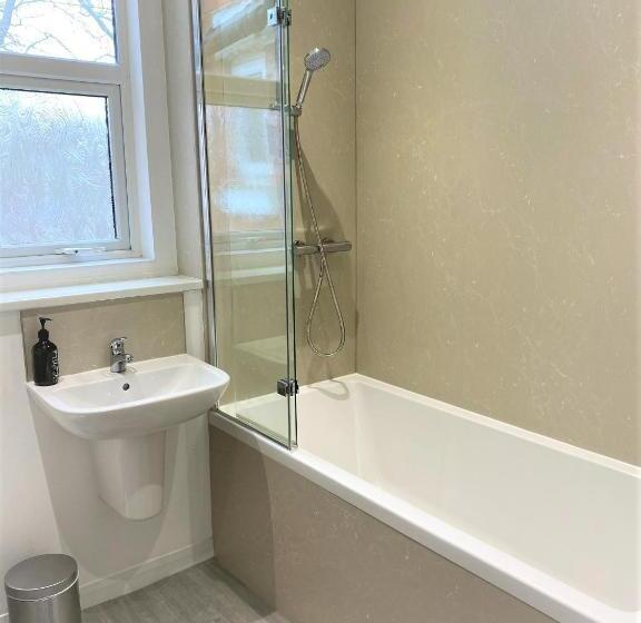 بنسيون The Cedars Ashby