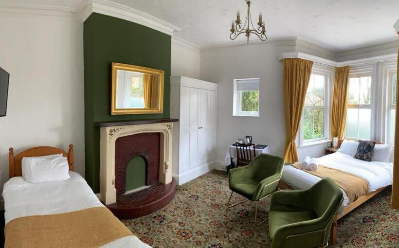 بنسيون The Cedars Ashby