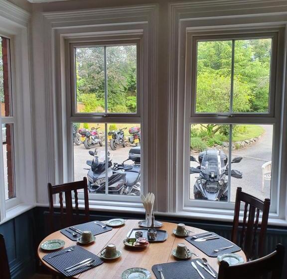 بنسيون The Cedars Ashby