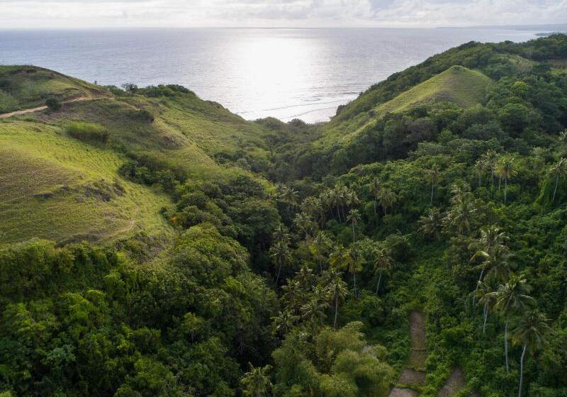 فندق Lelewatu Resort Sumba