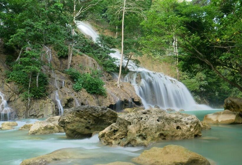 فندق Lelewatu Resort Sumba
