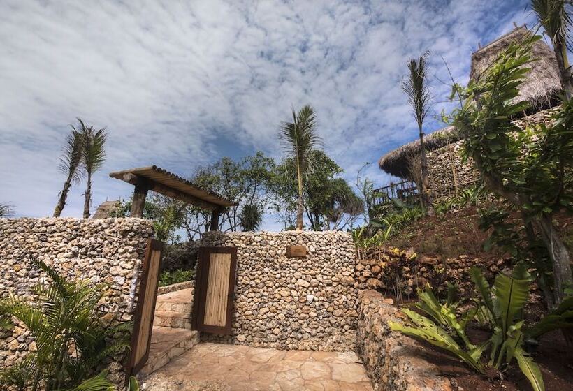فندق Lelewatu Resort Sumba