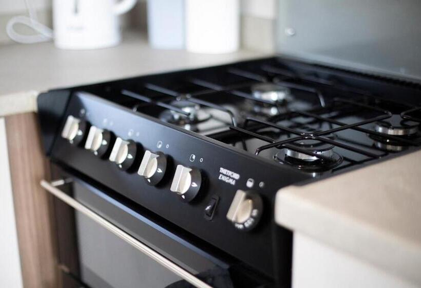 51 Lytchett Bay View, 3 Bed, Rockley Park Poole