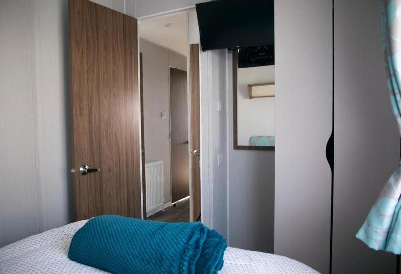 51 Lytchett Bay View, 3 Bed, Rockley Park Poole