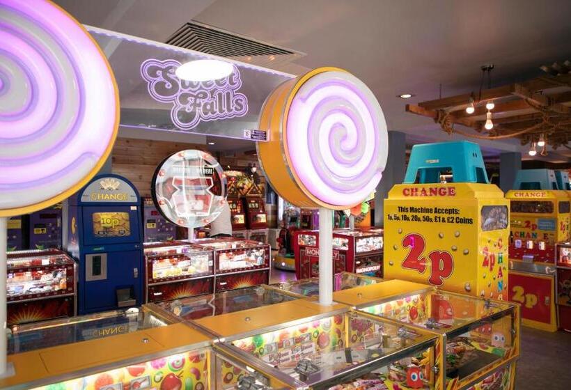 51 Lytchett Bay View, 3 Bed, Rockley Park Poole