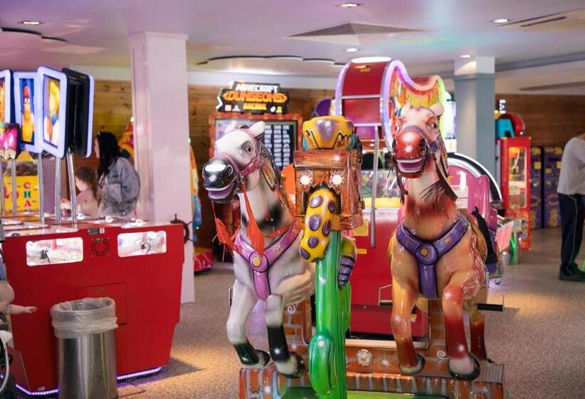 51 Lytchett Bay View, 3 Bed, Rockley Park Poole