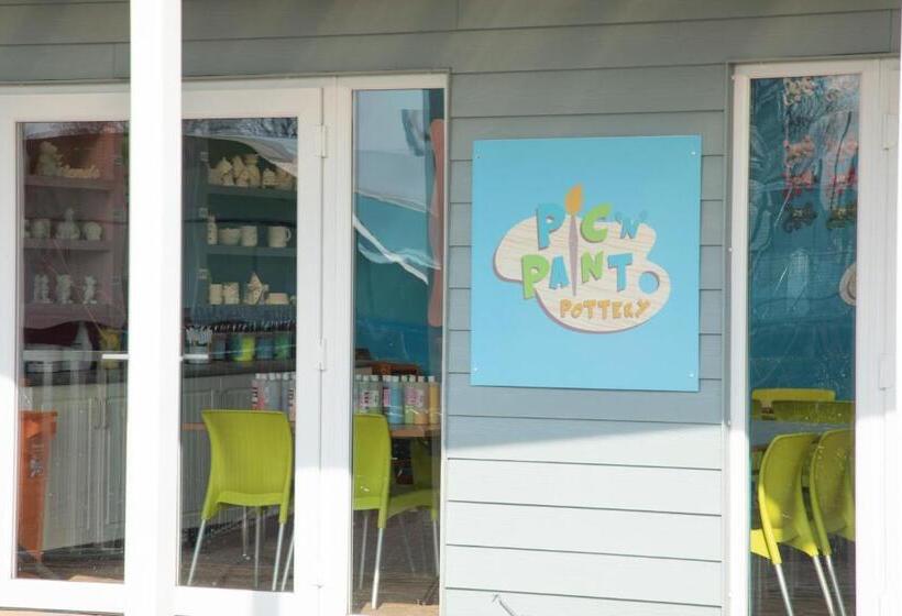 51 Lytchett Bay View, 3 Bed, Rockley Park Poole