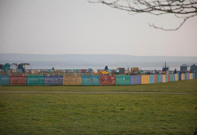 51 Lytchett Bay View, 3 Bed, Rockley Park Poole