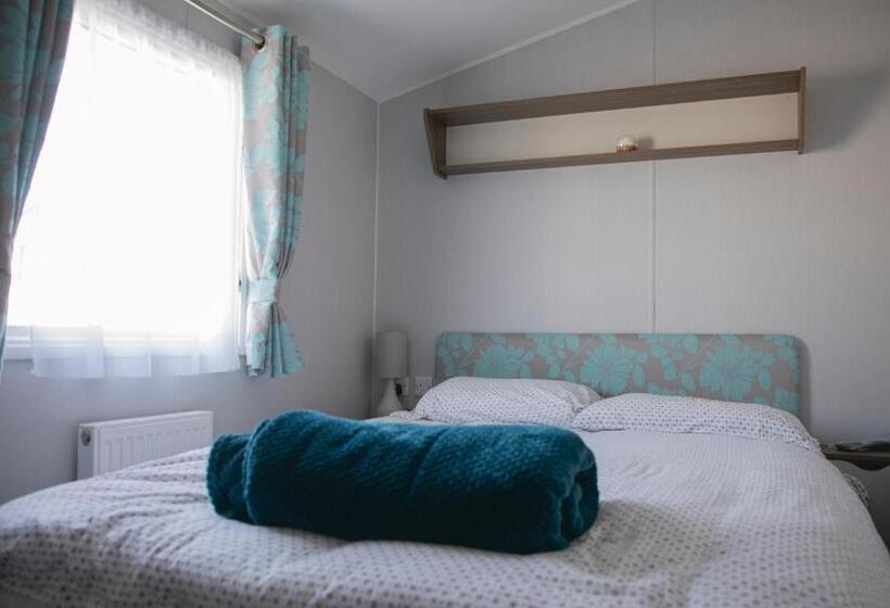 51 Lytchett Bay View, 3 Bed, Rockley Park Poole