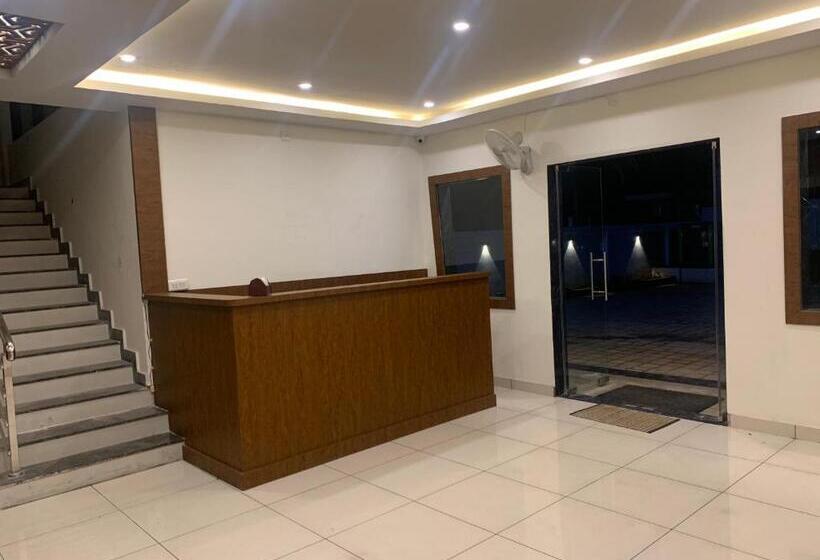 فندق Airport City