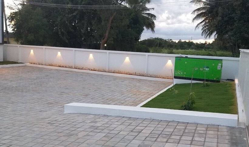 فندق Airport City