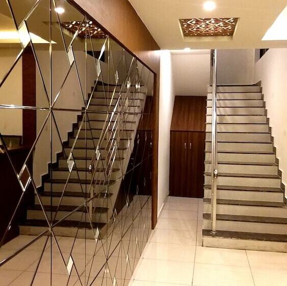 فندق Airport City