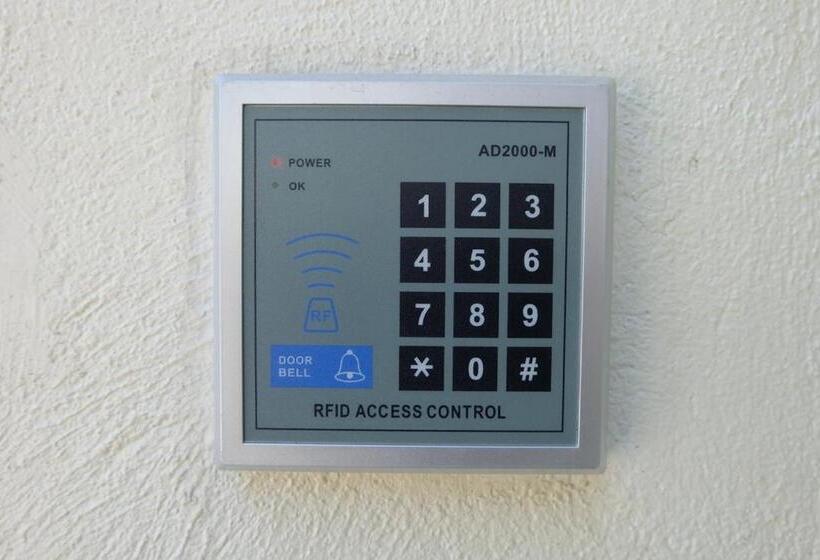 پانسیون The Leaf House