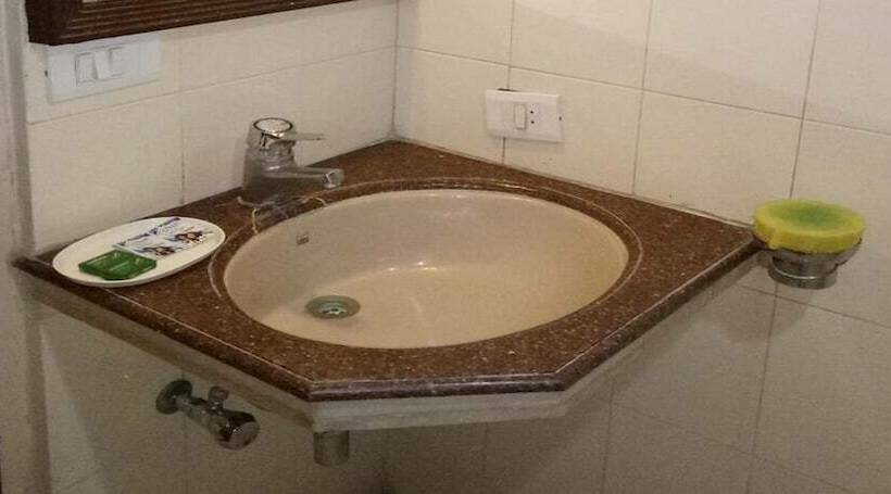 Adb Rooms Hotel Diana Palace