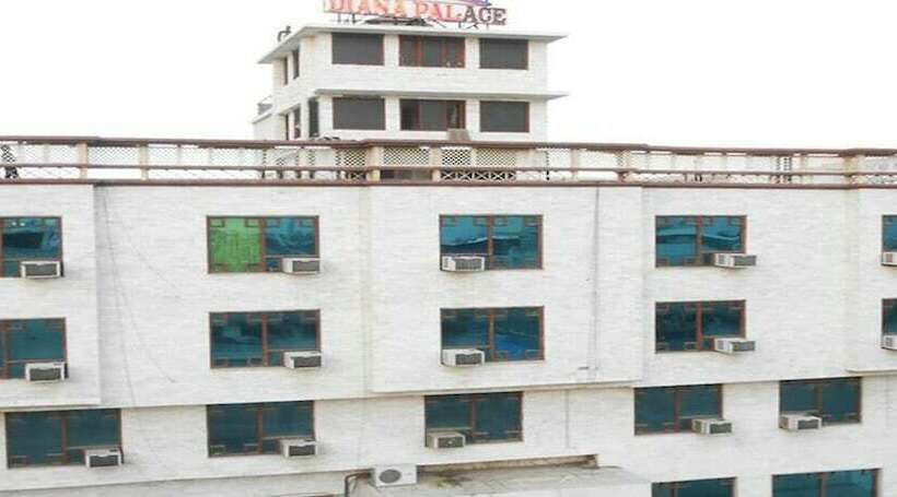 Adb Rooms Hotel Diana Palace