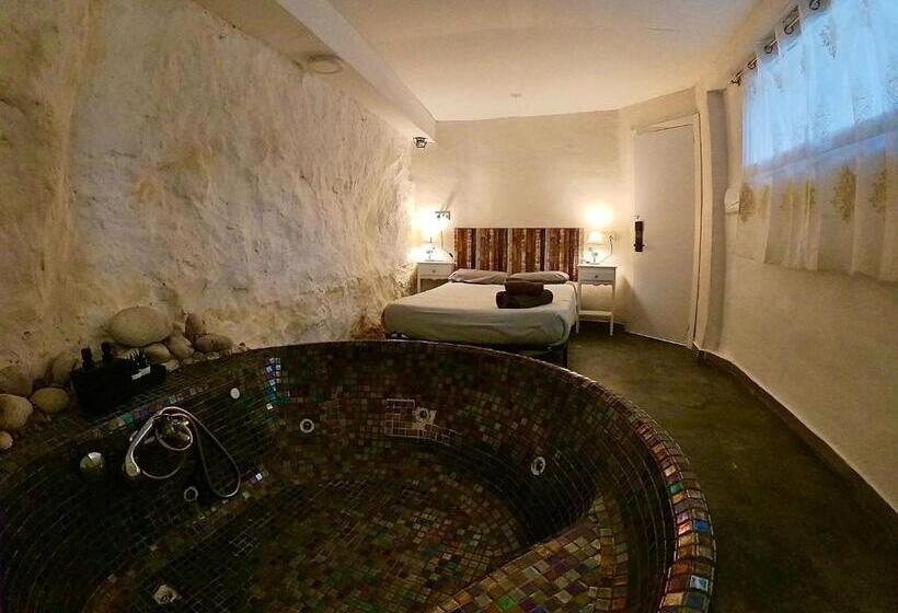 ベッドアンドブレックファースト Fortress Jacuzzi Suites