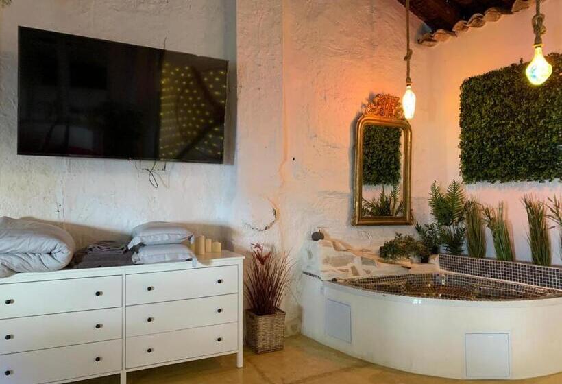 ベッドアンドブレックファースト Fortress Jacuzzi Suites