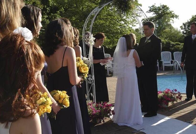 Guesthouse At Norwalk Inn