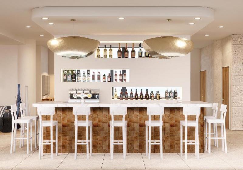 בית מלון כפרי Golden Tulip Porto Vecchio