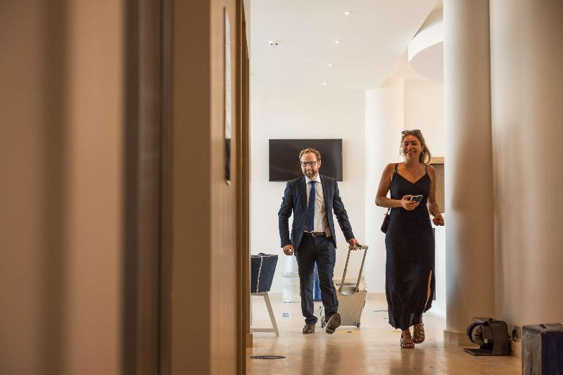 בית מלון כפרי Golden Tulip Porto Vecchio