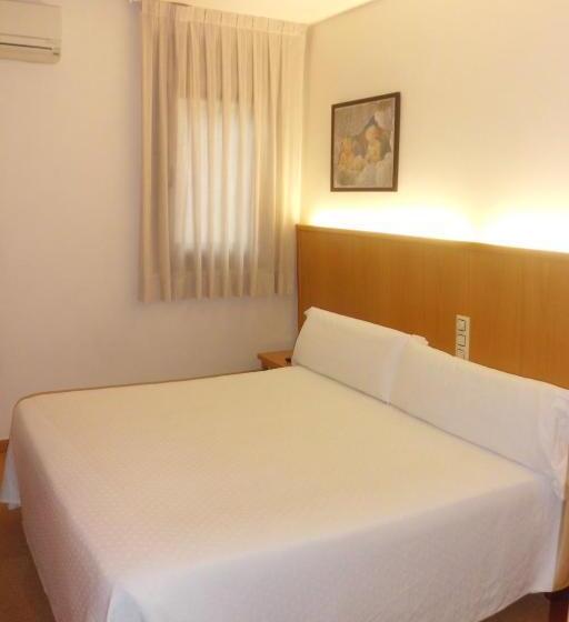 فندق Hostal Palouet De Segarra