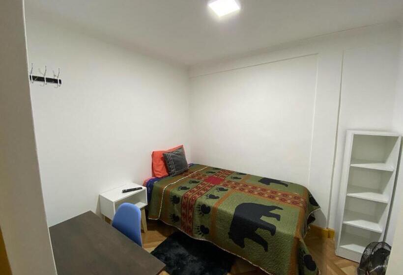 هاستل Hostal Familiar S&g