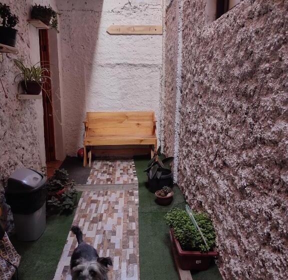 هاستل Hostal Familiar S&g