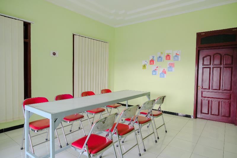 בית מלון כפרי Oyo Life 2508 Alba Suites Homestay