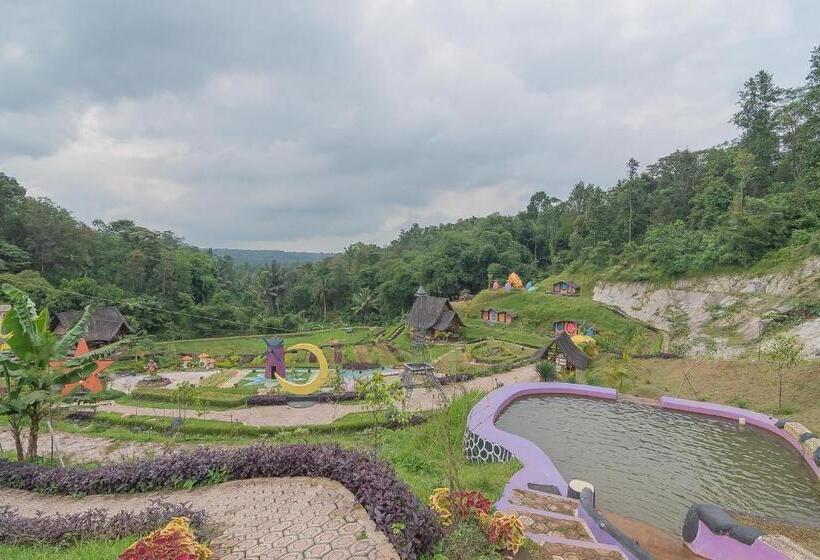 Пансион Reddoorz Resort Syariah @ Batu Apung Purwakarta