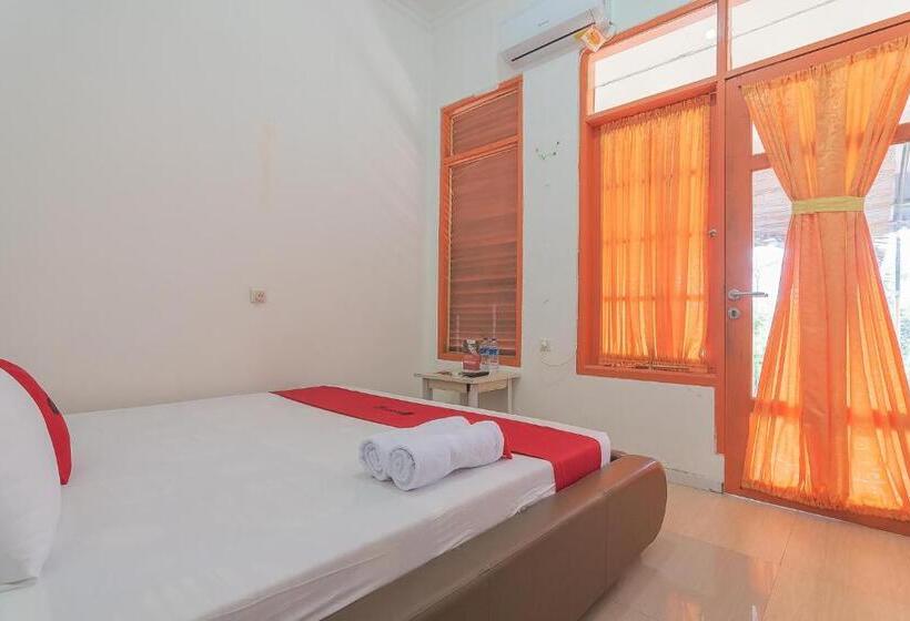 Пансион Reddoorz Resort Syariah @ Batu Apung Purwakarta