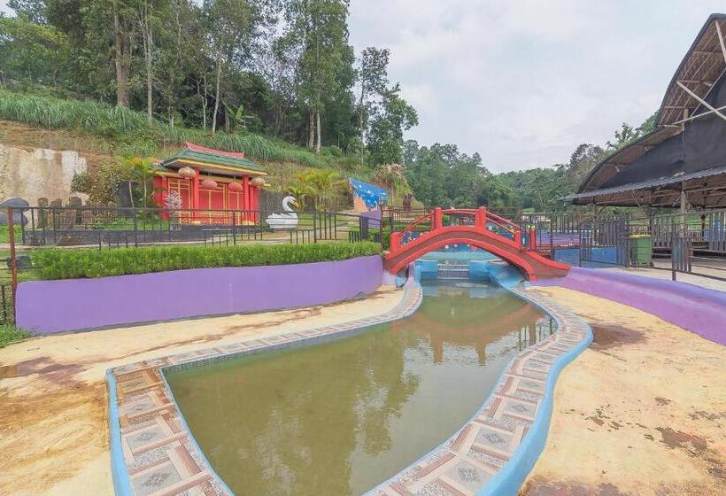 Пансион Reddoorz Resort Syariah @ Batu Apung Purwakarta