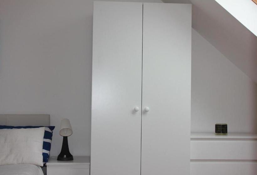 פנסיון Beautiful Ensuite Beachfront Room Worthing Homestay