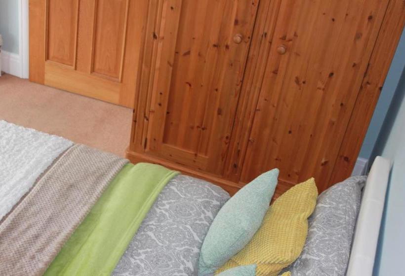 פנסיון Beautiful Ensuite Beachfront Room Worthing Homestay