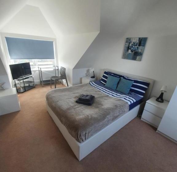 פנסיון Beautiful Ensuite Beachfront Room Worthing Homestay