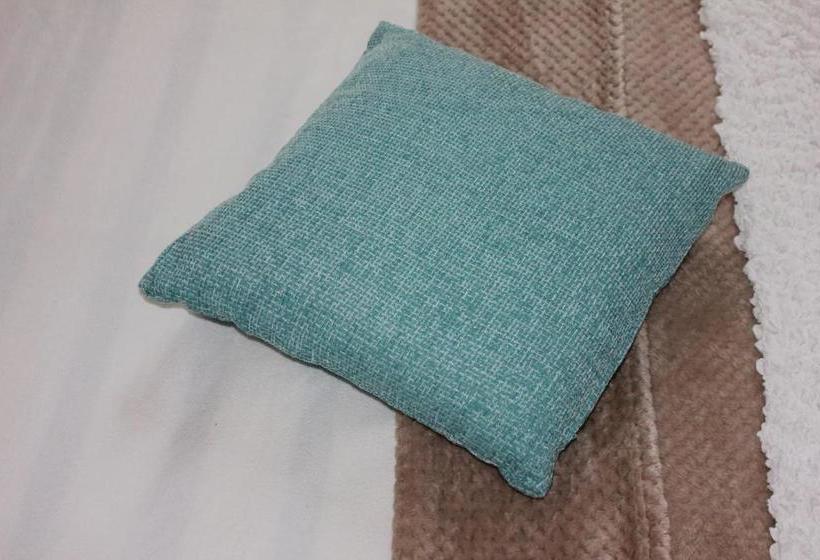 פנסיון Beautiful Ensuite Beachfront Room Worthing Homestay